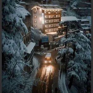Victory At Mall Road **** Shimla